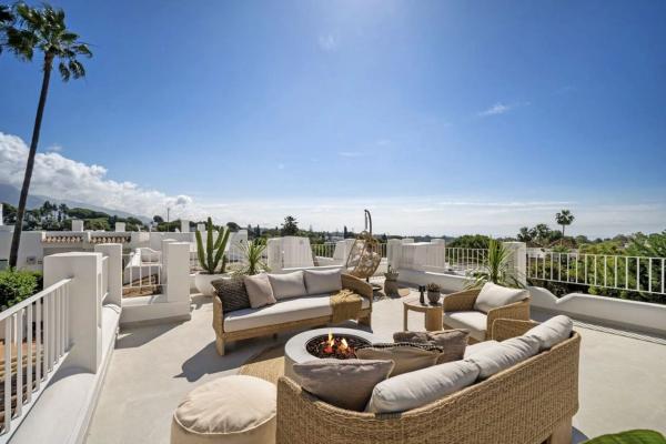 Chalet adosado en venta en Avenida Valle del Golf , Marbella photo 1