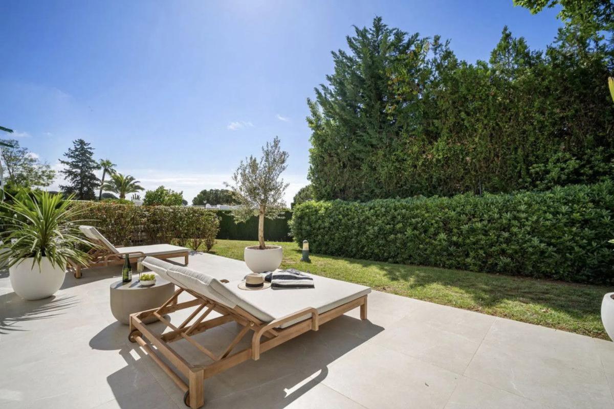 Sale of townhouse in Avenida Valle del Golf , Marbella photo 2