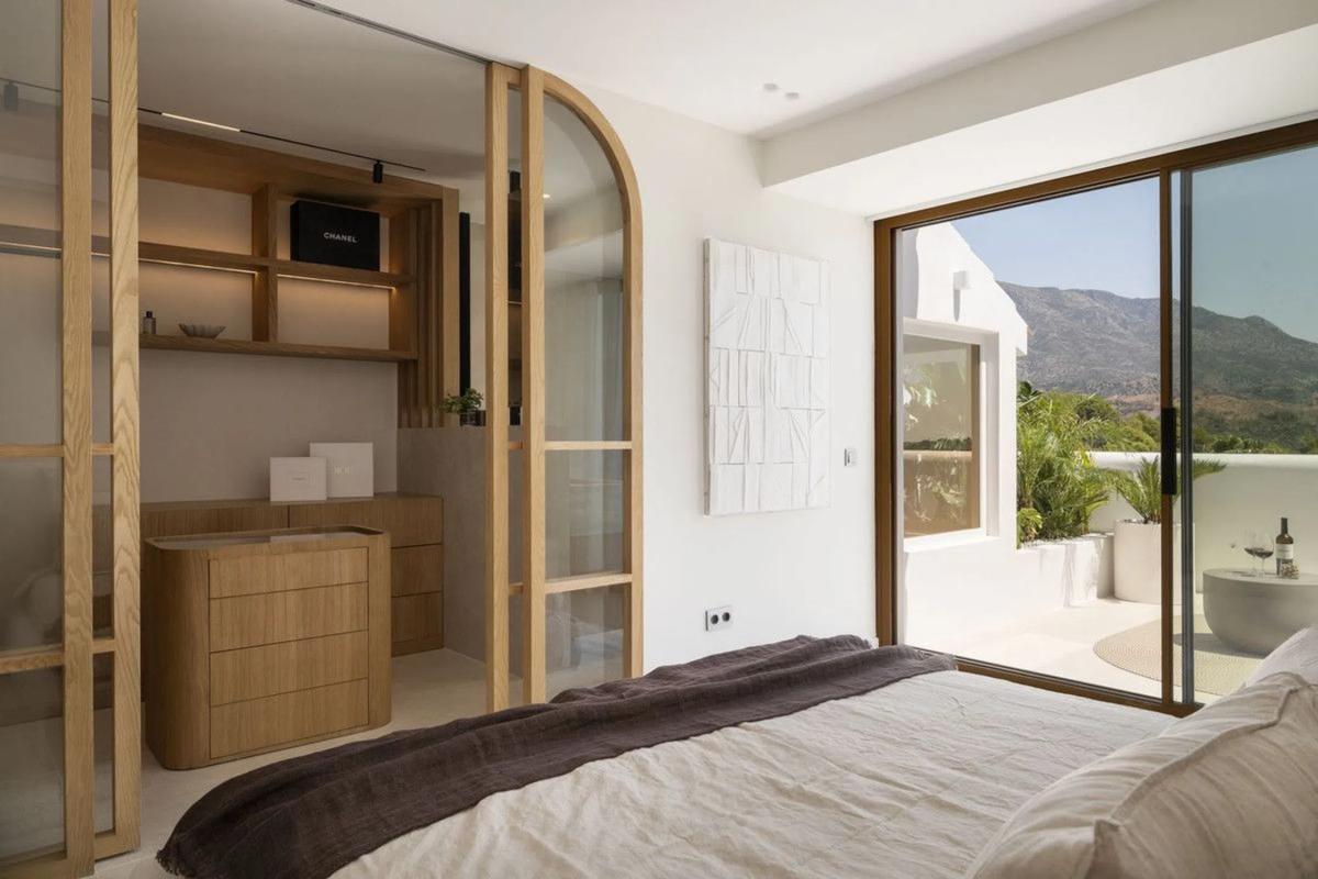 Venta de chalet adosado en  Avenida del Norte , Marbella photo 5