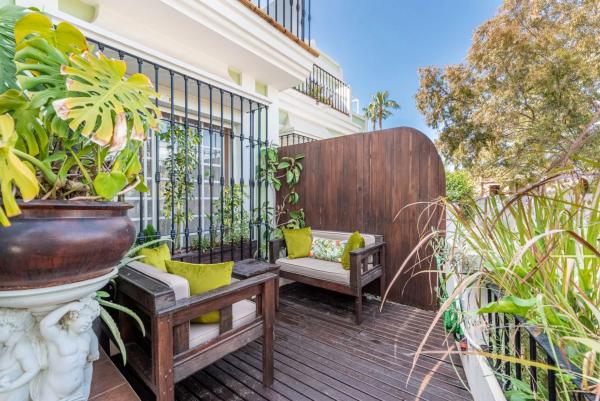Chalet adosado en venta en Barrio Aloha , Marbella thumbnail 2