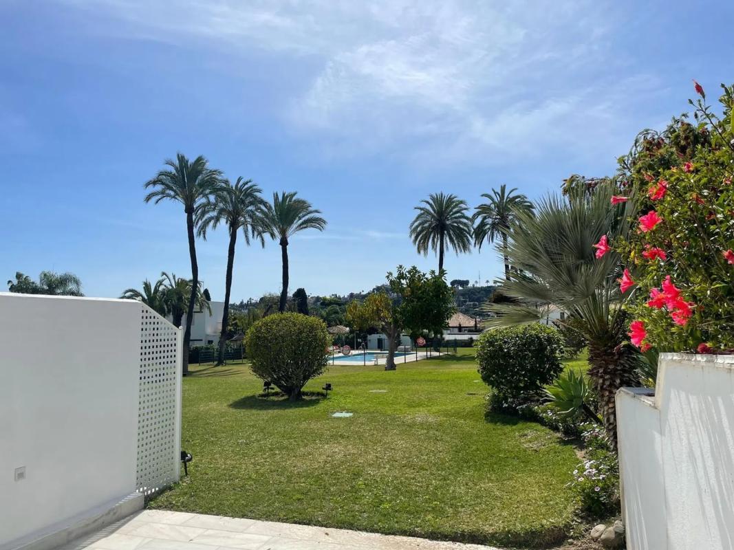 Sale of townhouse in  Avenida Valle del Golf , Marbella photo 4