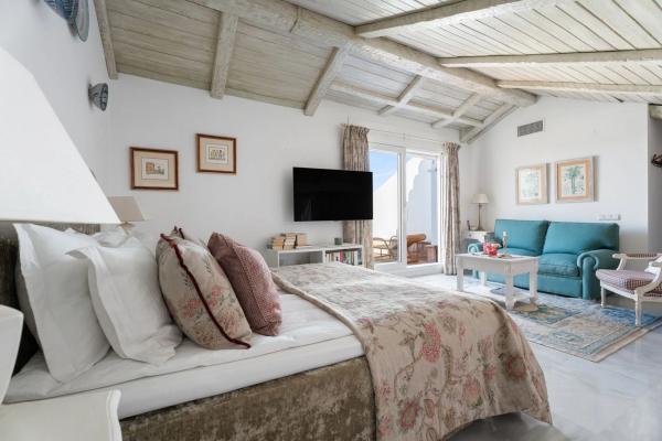 Duplex for sale on AV AL ANDALUS-NVA AND ALOHA, 18, Marbella photo 1