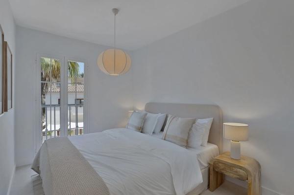 Duplex for sale on Calle de Amsterdam, Marbella photo 3