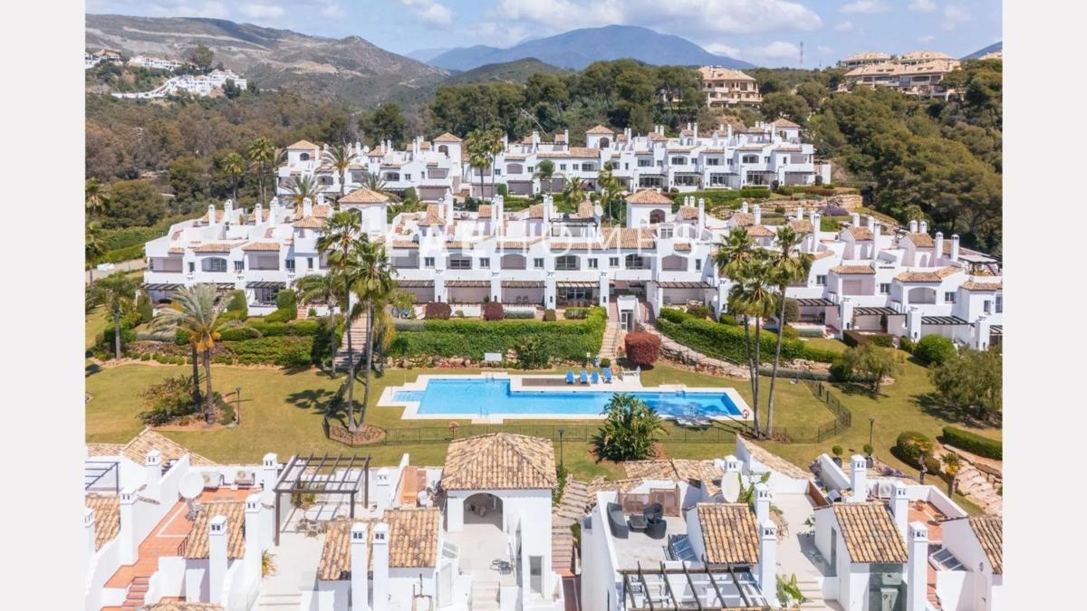Sale of townhouse in Barrio Aloha , Marbella photo 1