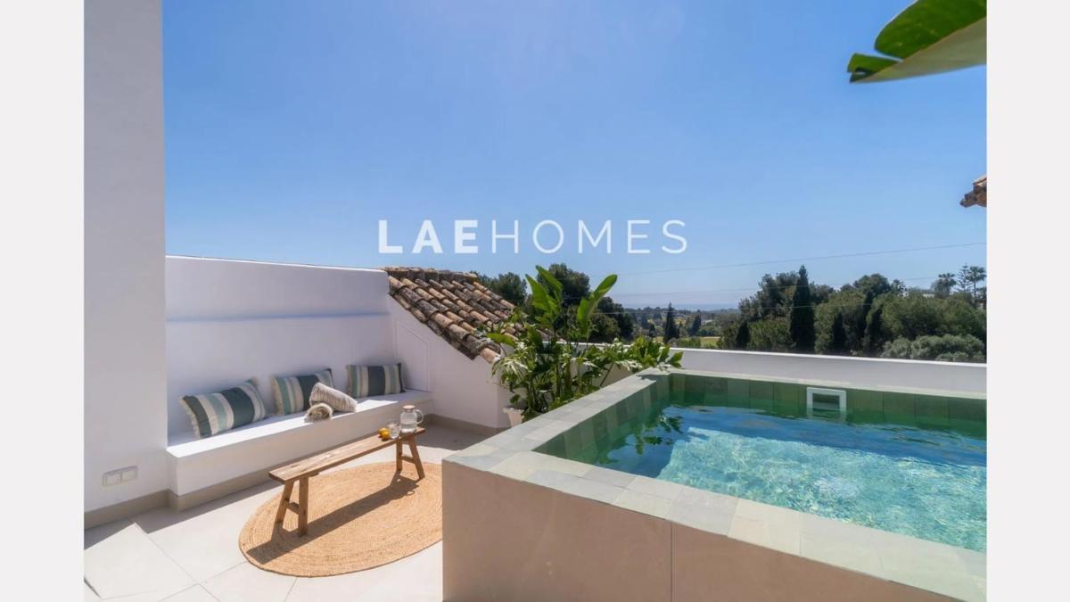 Sale of townhouse in Barrio Aloha , Marbella photo 2