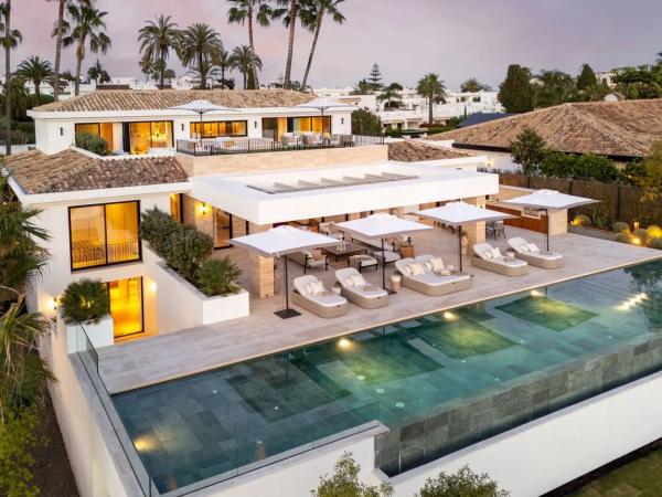 Chalet wolnostojący na sprzedaż w  Calle Levante, Marbella photo 1