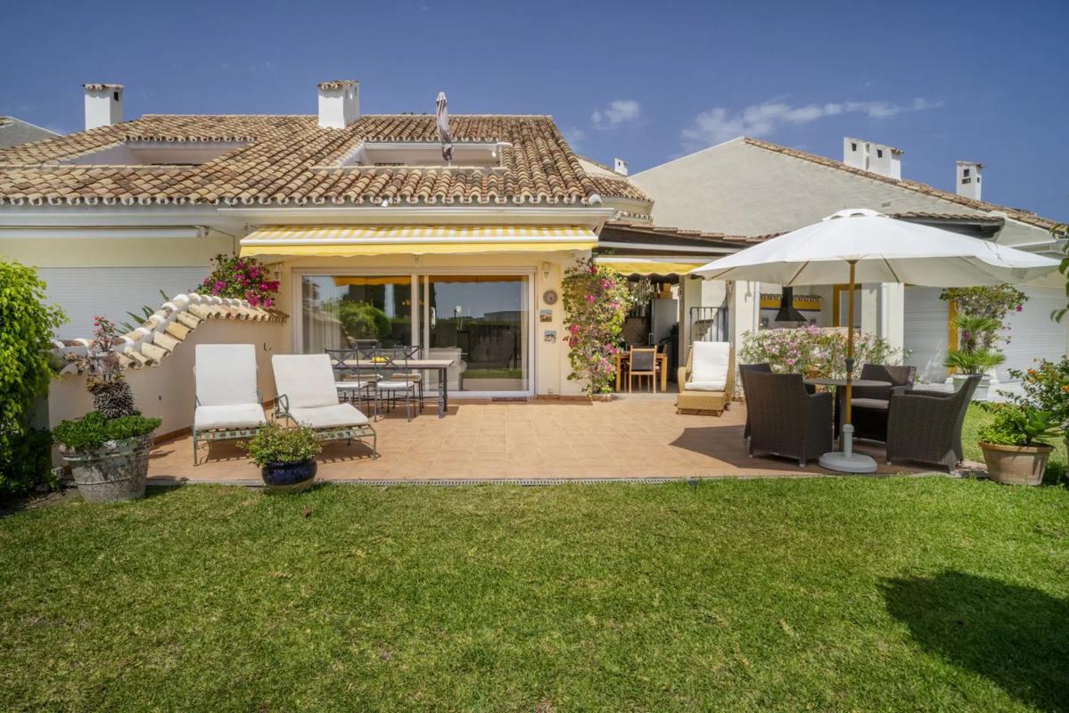 Venta de chalet adosado en  Barrio Aloha , Marbella photo 3