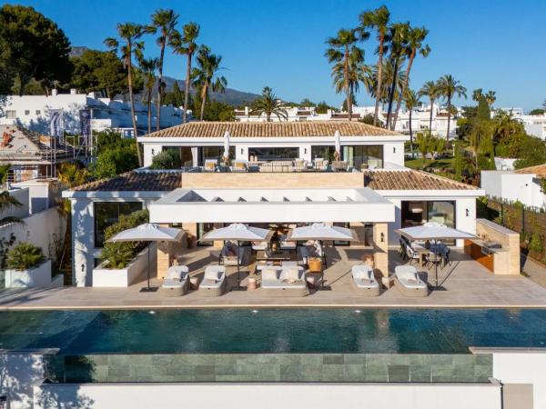 Chalet independiente en venta en Avenida del Prado, 4, Marbella
thumbnail 2