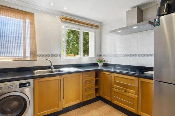 Duplex en venta en Urbanización Los Pinos de Aloha, Marbella photo 2