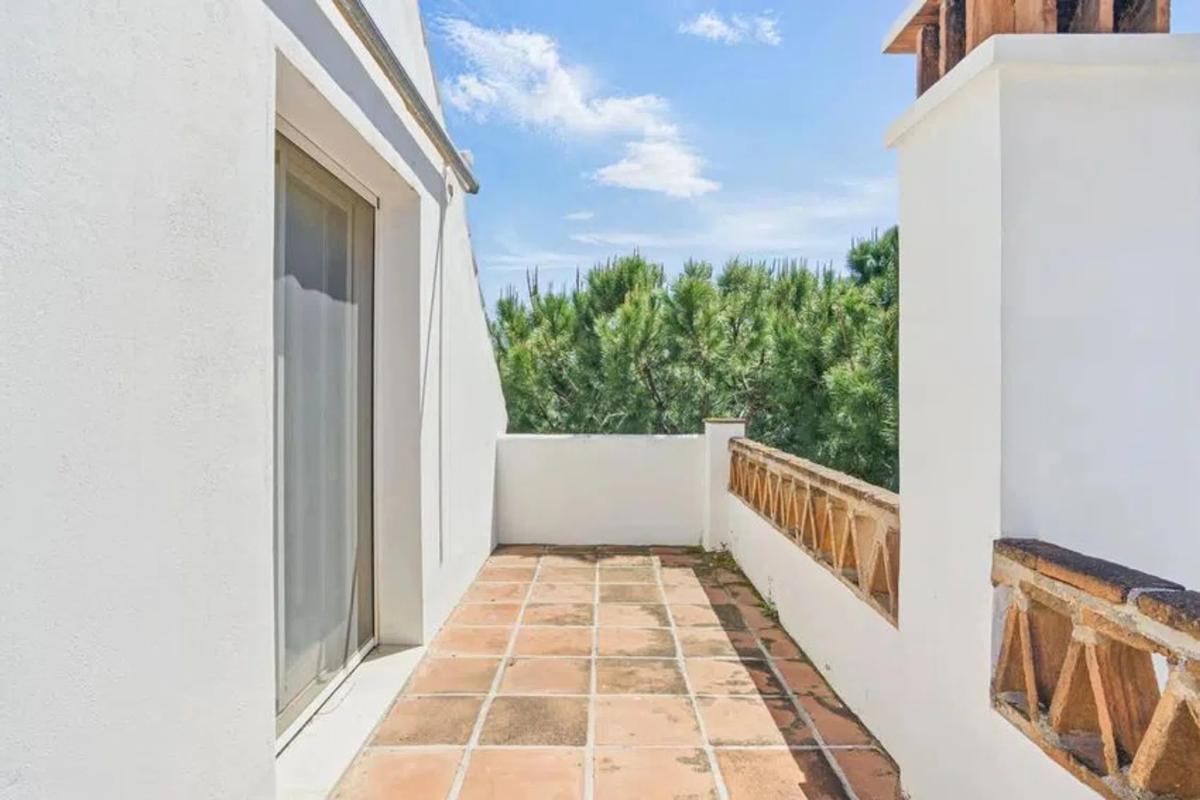 Duplex sale in Urbanización Los Pinos de Aloha, Marbella photo 3