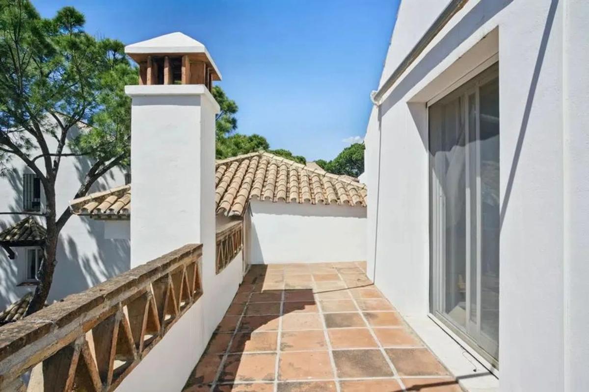 Duplex sale in Urbanización Los Pinos de Aloha, Marbella photo 4