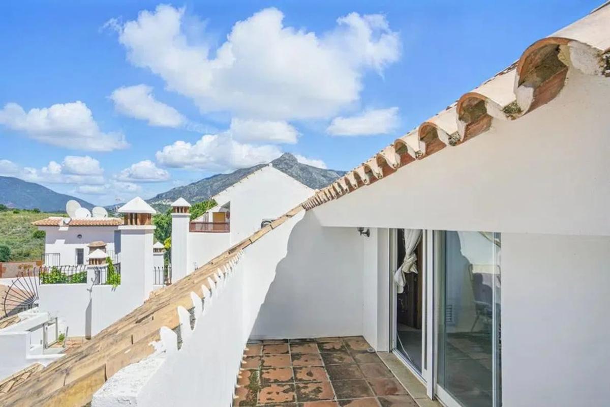 Duplex sale in Urbanización Los Pinos de Aloha, Marbella photo 5
