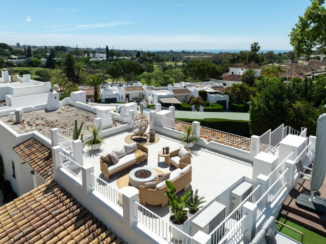 Sale of townhouse in Calle Levante , Marbella photo 1