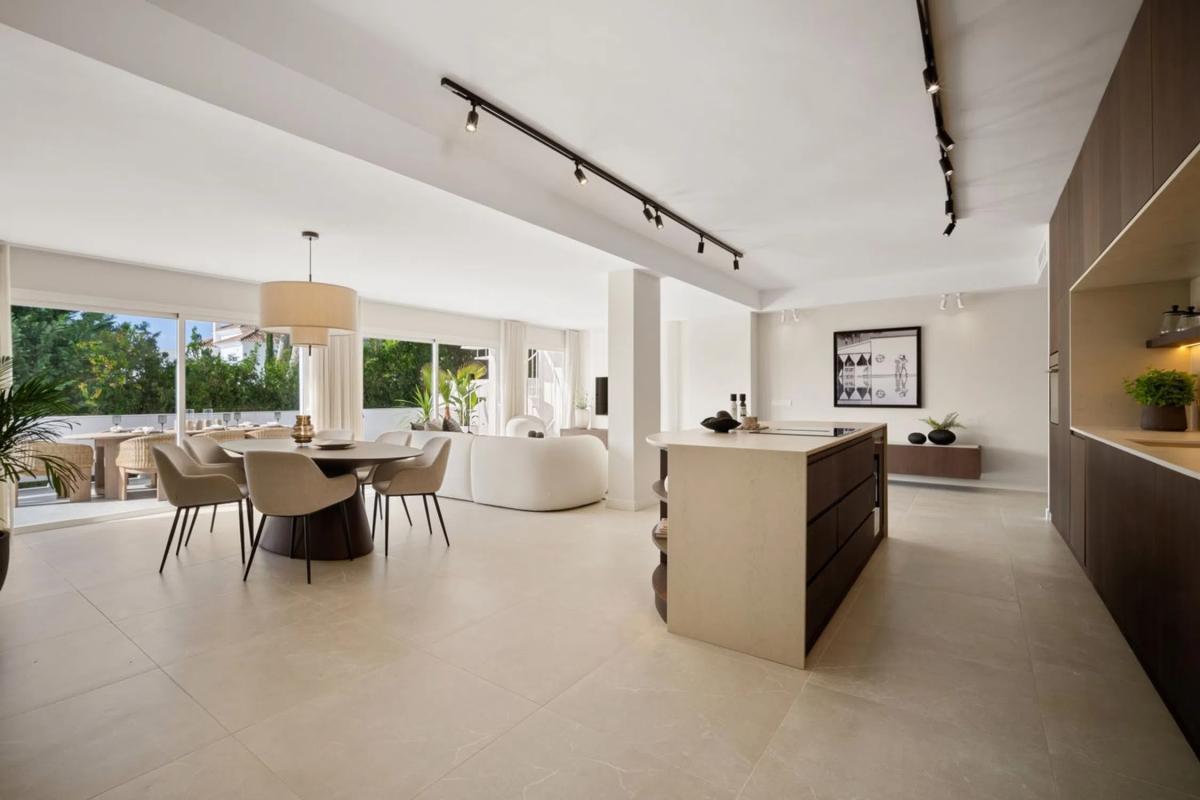 Sale of townhouse in Calle Levante , Marbella photo 2
