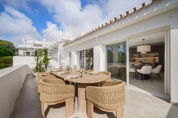 Chalet adosado en venta en Calle Levante , Marbella thumbnail 2