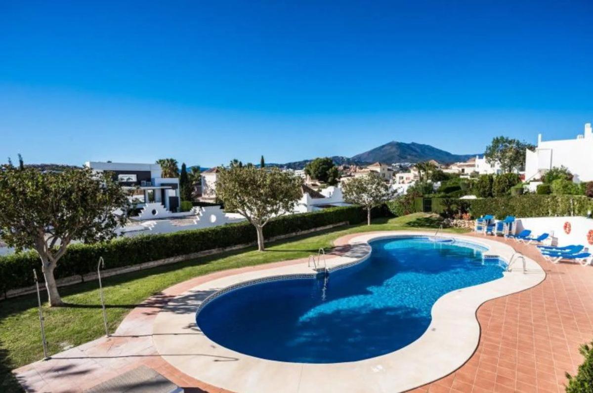 Venta de chalet adosado en Calle Al-andalus , Marbella photo 2