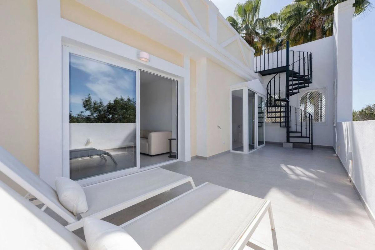 Penthouse sale in  Avenida del Prado, 3, Marbella photo 3