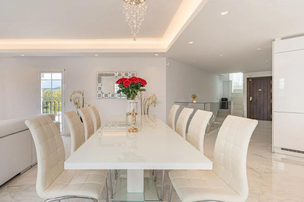 Chalet adosado en venta en Barrio Aloha , Marbella thumbnail 1