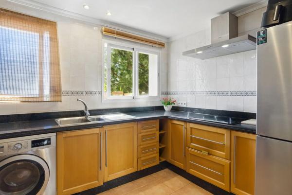 Duplex en venta en CJT PINOS ALOHA GOLF s/n, Marbella photo 3