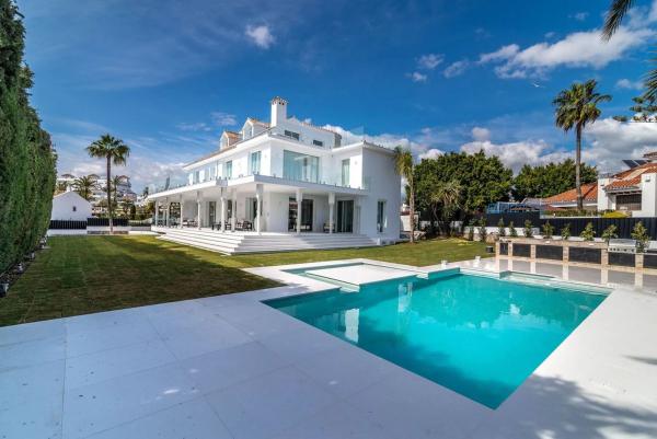 Chalet independiente en venta en Barrio Aloha, Marbella
photo 1