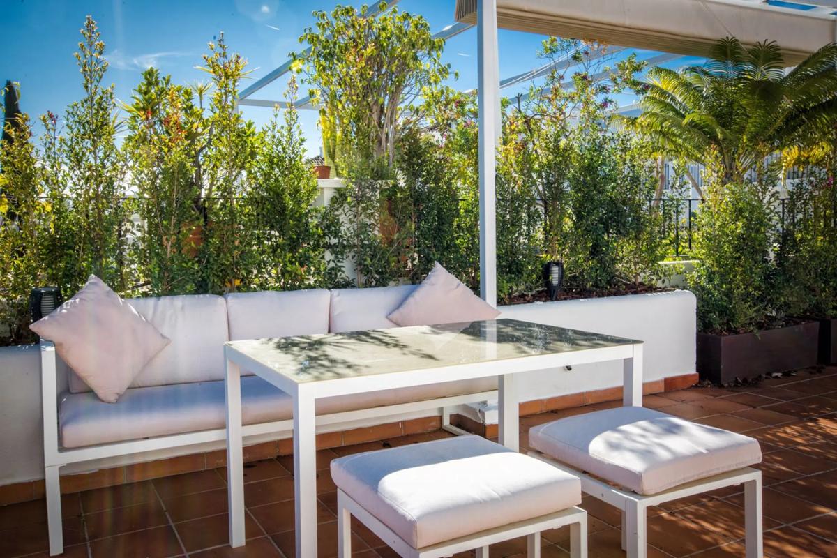 Venta de chalet adosado en  Urb Aloha Pueblo s/n , Marbella photo 4