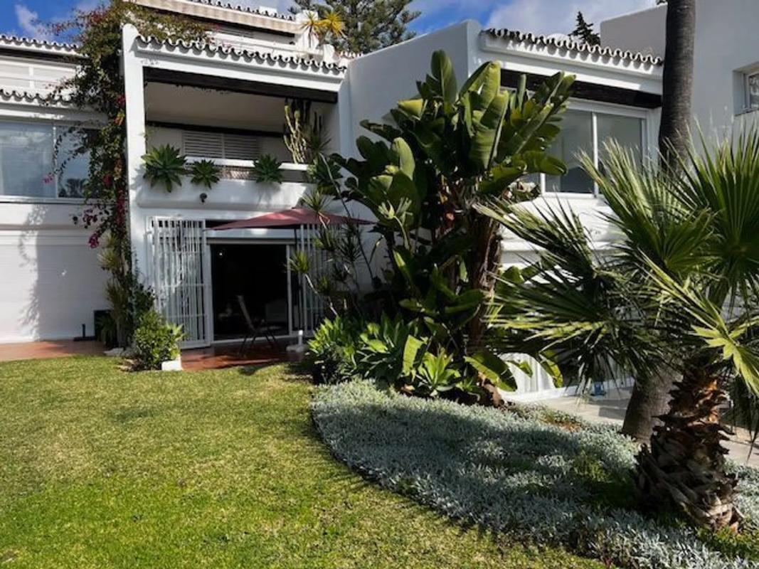 Venta de piso en Avenida VALLE DEL GOLF NVA. ALOHA 8 URB.AZAHARA I, Marbella
 photo 2