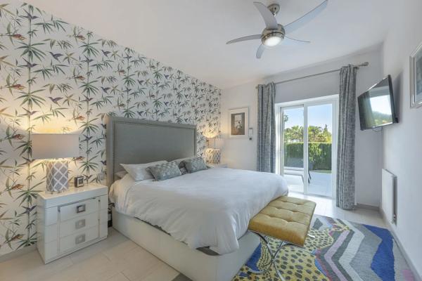 Chalet adosado en venta en Barrio Aloha , Marbella thumbnail 2