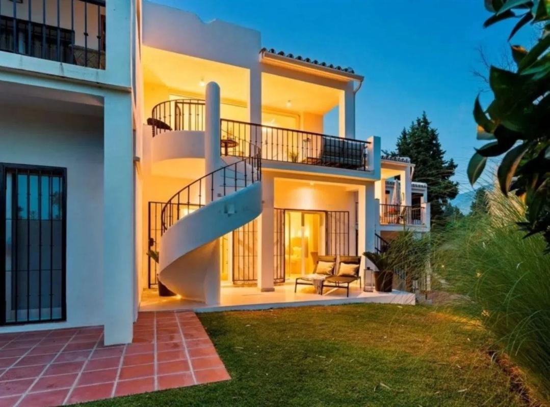 Sale of townhouse in La Pinta , Marbella photo 2