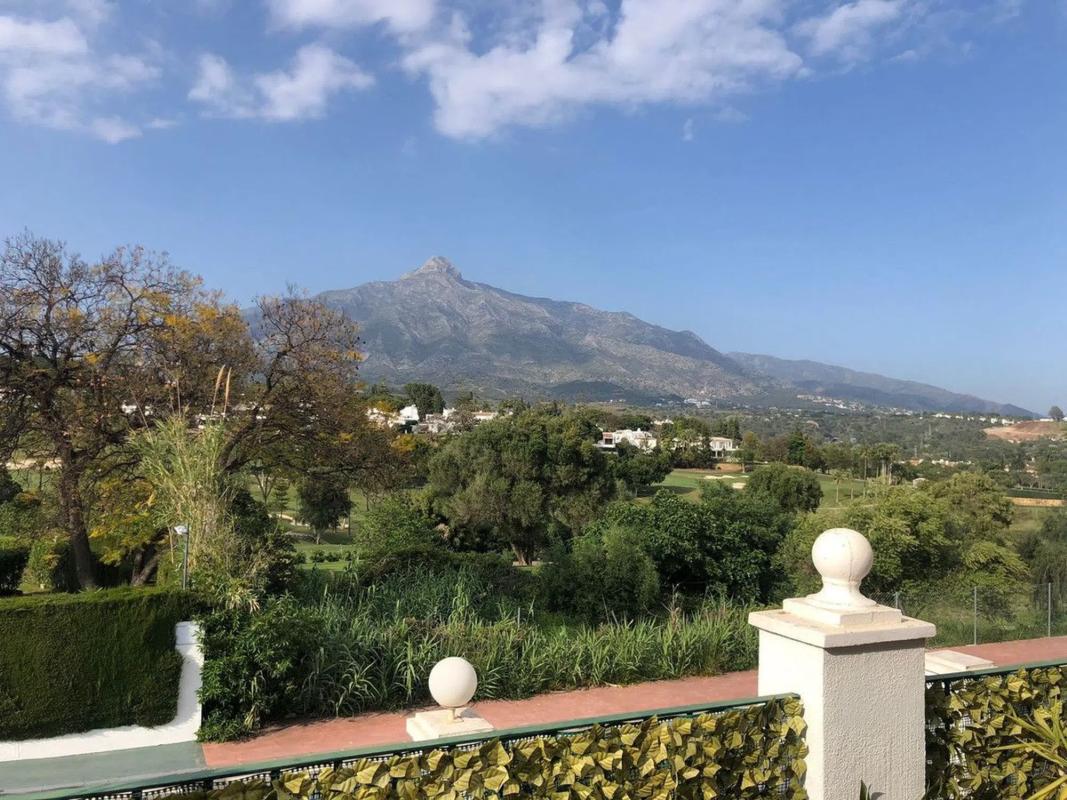 Duplex sale in Barrio Aloha, Marbella photo 2