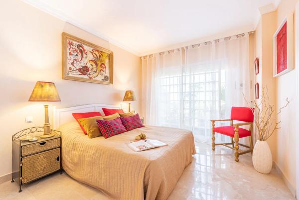 Chalet adosado en venta en Barrio Aloha , Marbella photo 1