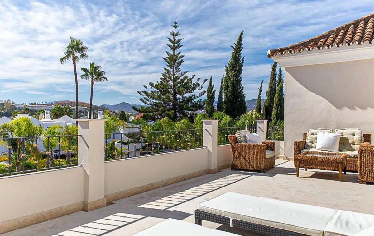Sprzedaż niezależnego domku jednorodzinnego w Barrio Aloha, Marbella photo 2
