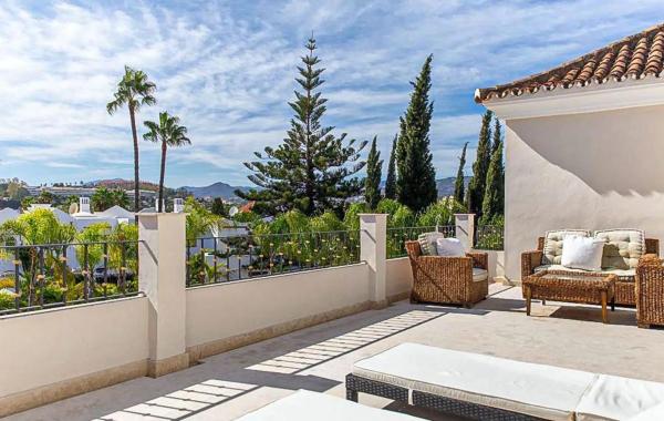 Chalet wolnostojący na sprzedaż w Barrio Aloha, Marbella thumbnail 2