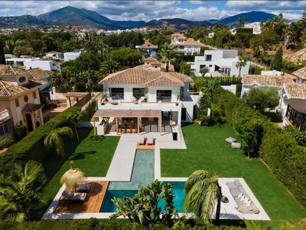 Sprzedaż niezależnego domku jednorodzinnego w Avenida del Prado, Marbella photo 1