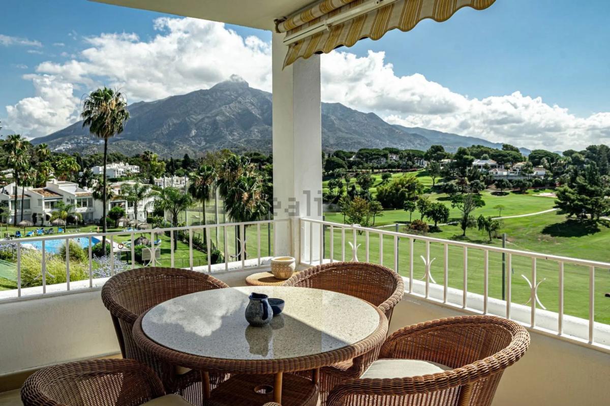 Penthouse sale in  Avenida Valle del Golf, Marbella photo 4