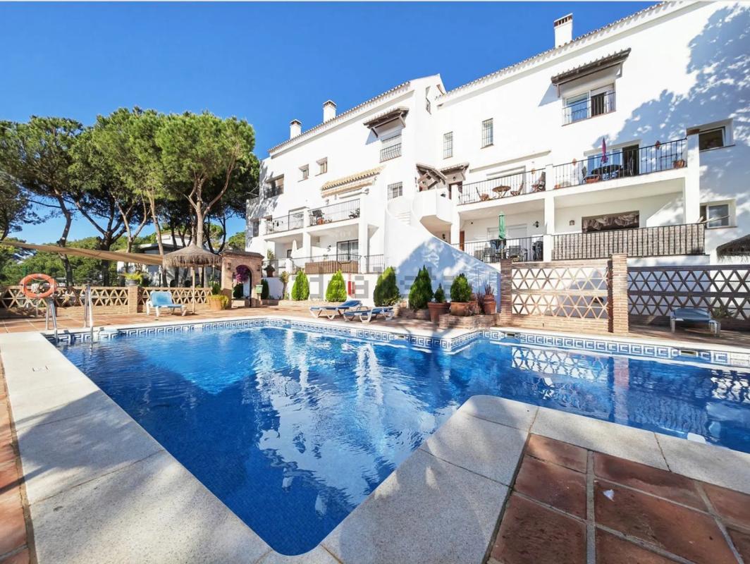 Venta de duplex en Urbanización Los Pinos de Aloha s/n, Marbella photo 2