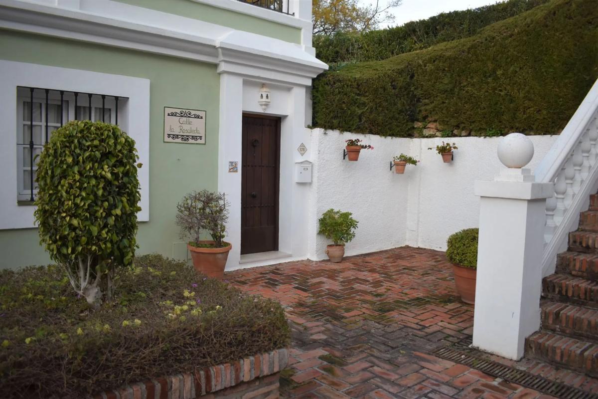 Venta de chalet adosado en Avenida Valle del Golf , Marbella photo 1