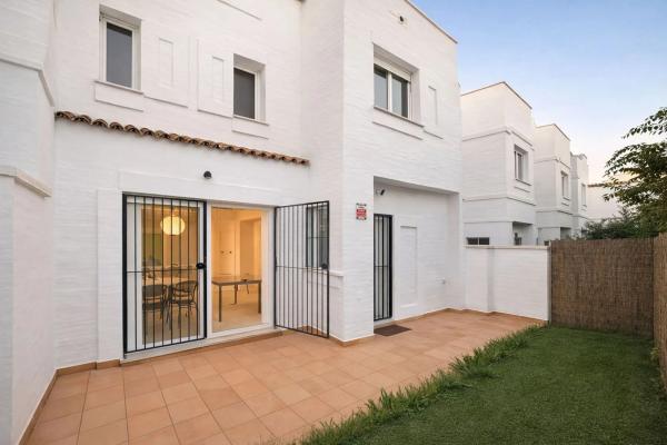 Chalet adosado en venta en CL ALFARNATE-NARANJOS MARBEL , Marbella photo 1