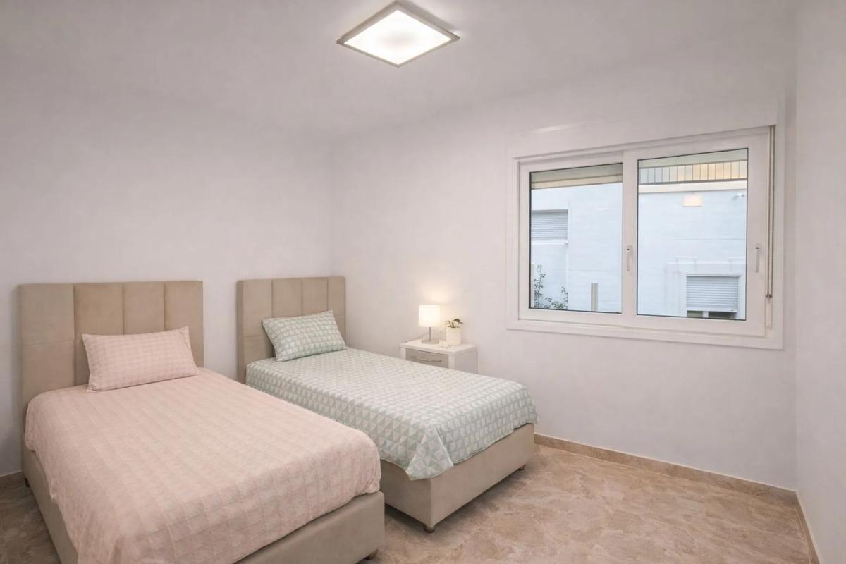 Продажа таунхауса в  CL ALFARNATE-NARANJOS MARBEL , Марбелла photo 2