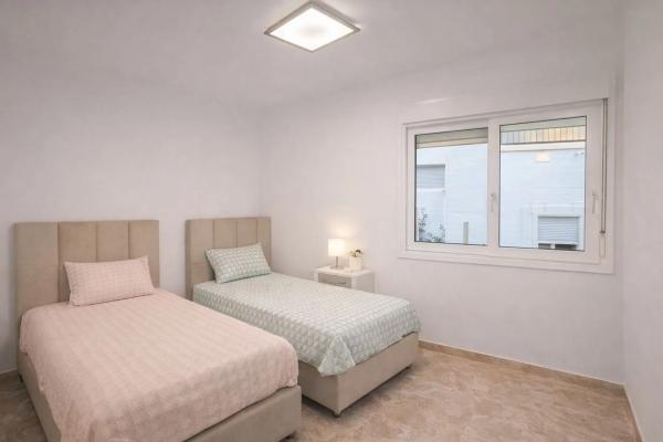 Chalet adosado en venta en CL ALFARNATE-NARANJOS MARBEL , Marbella thumbnail 1