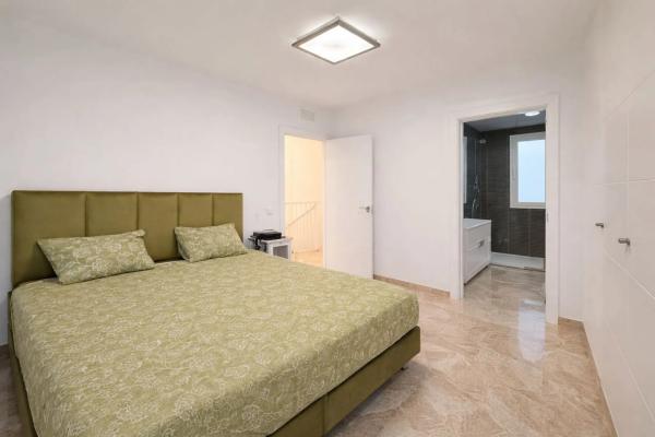 Chalet adosado en venta en  CL ALFARNATE-NARANJOS MARBEL , Marbella photo 4