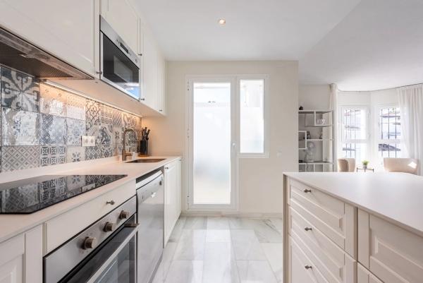 Duplex en venta en Urbanización Los Naranjos de Marbella, 2, Marbella thumbnail 2
