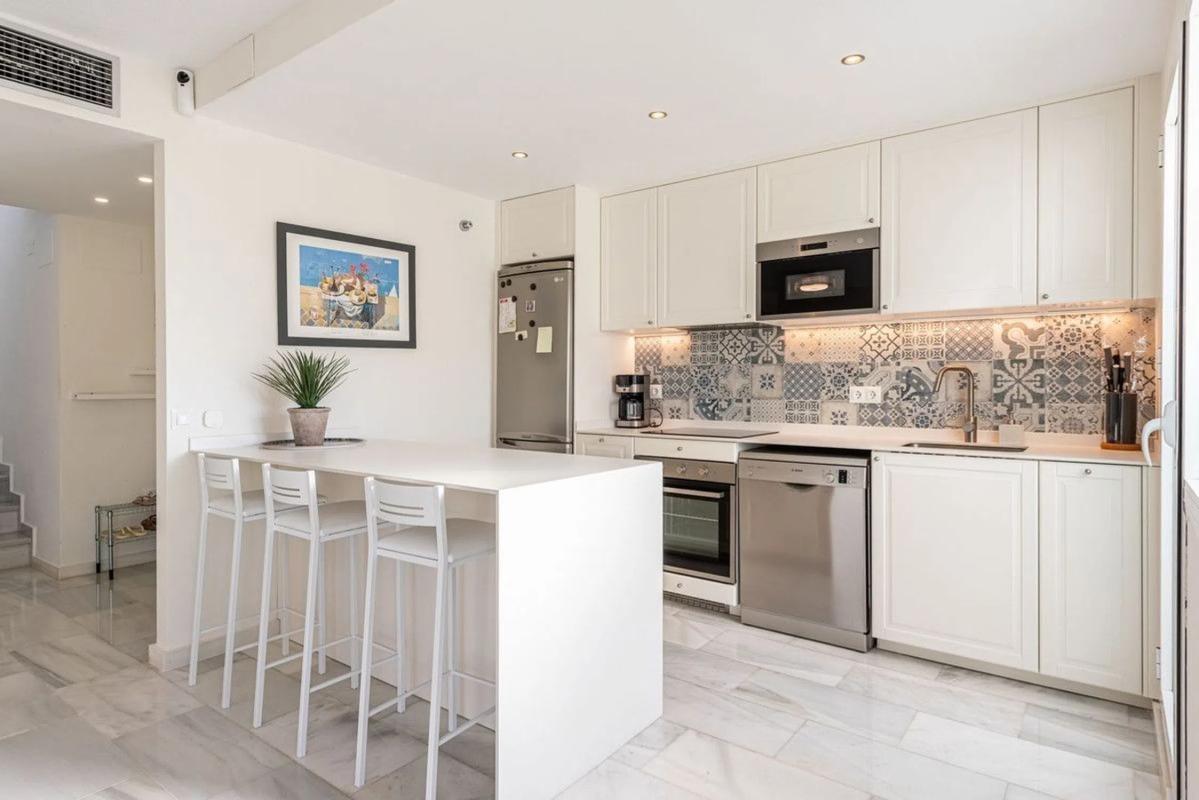 Duplex sale in Urbanización Los Naranjos de Marbella, Marbella photo 3