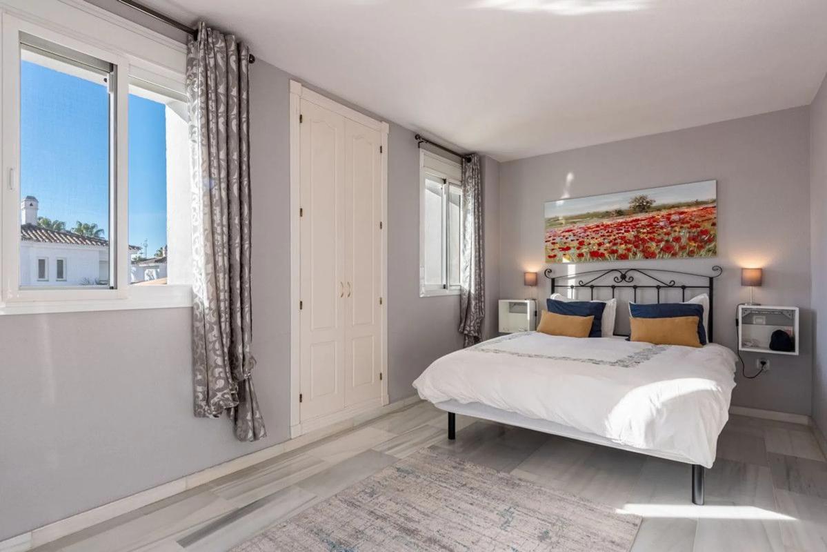 Duplex sale in Urbanización Los Naranjos de Marbella, Marbella photo 4