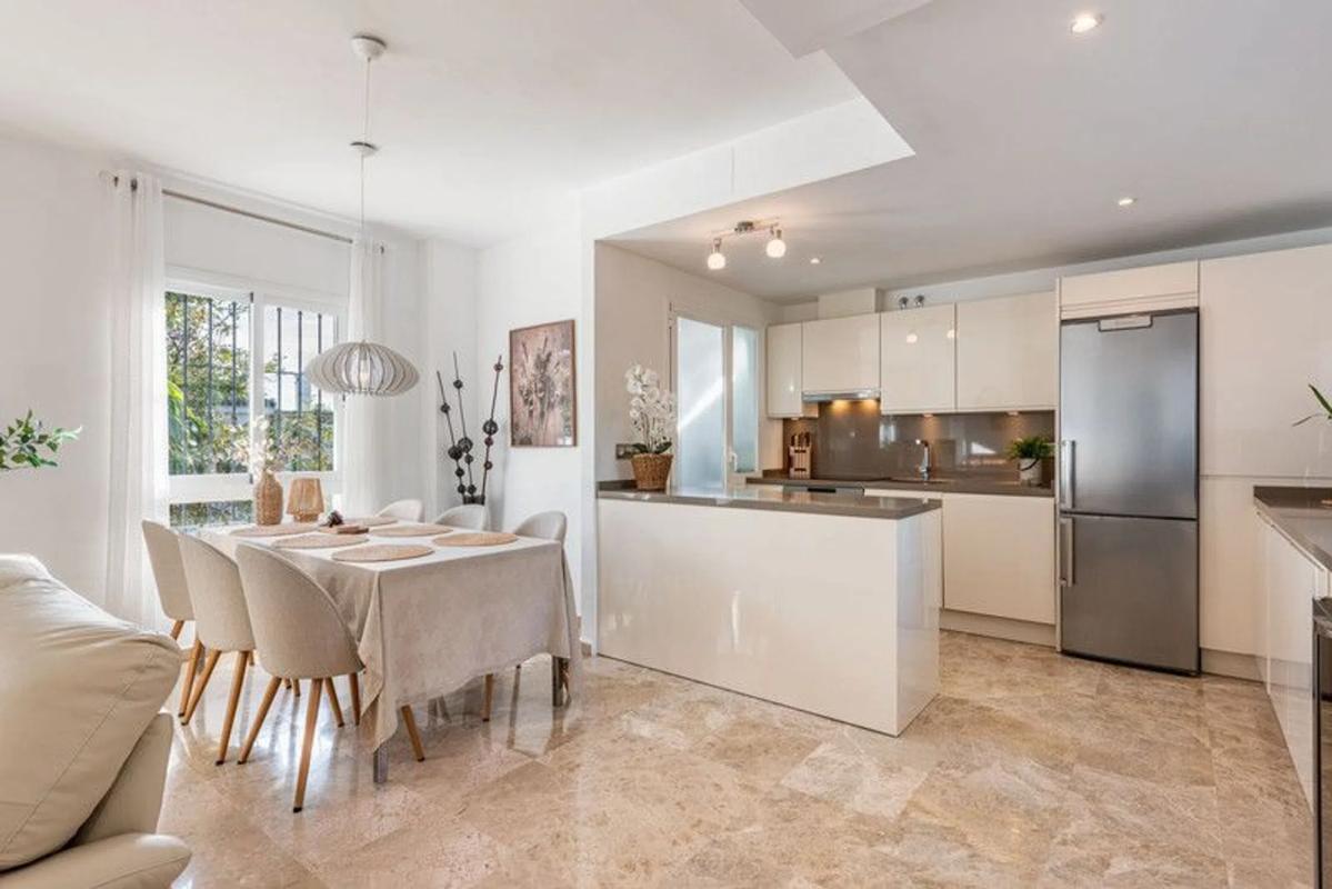 Venta de ático en Barrio La Dama de Noche-La Alzambra, Marbella photo 2