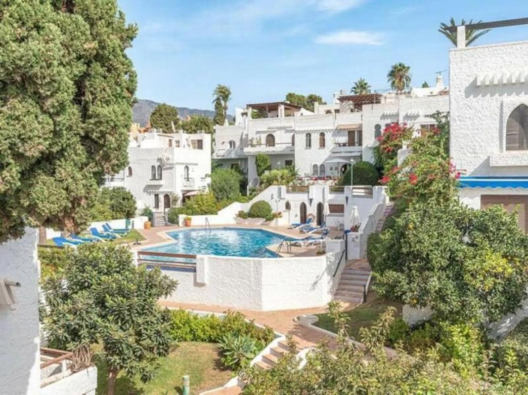 Sale of townhouse in Calle Pablo Picasso , Marbella photo 1