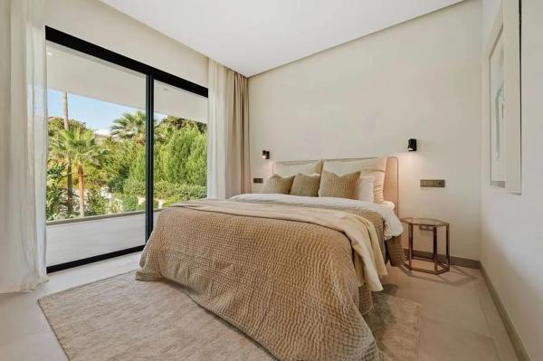 Chalet independiente en venta en Urbanización la Alzambra, Marbella
 photo 2