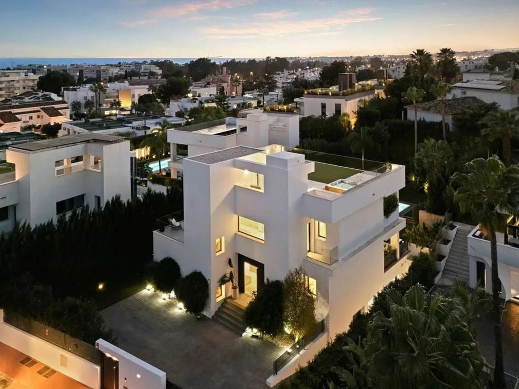 Sprzedaż niezależnego domku jednorodzinnego w Urbanización la Alzambra, Marbella photo 4