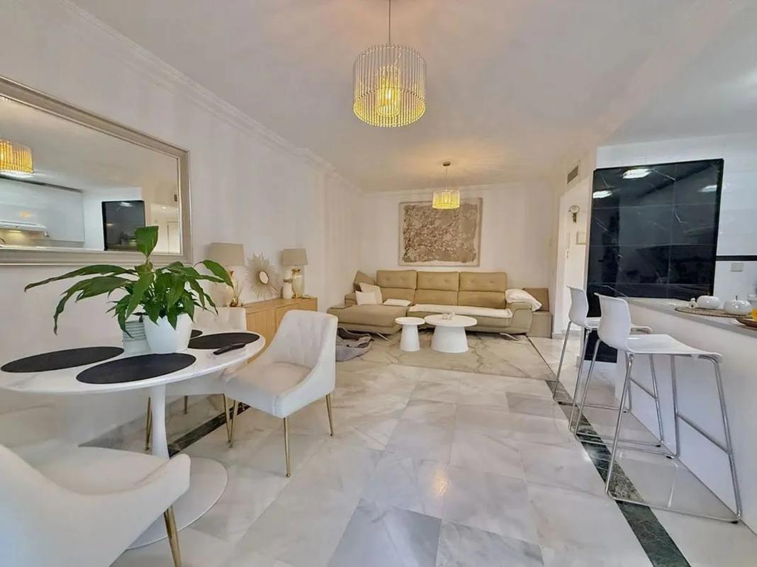 Venta de piso en Conjunto la Dama de Noche, 14, Marbella
 photo 2