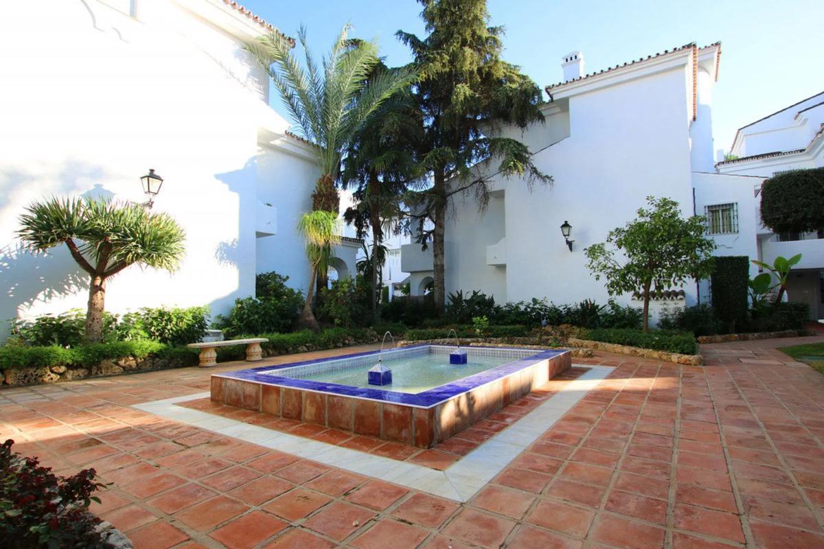 Sprzedaż duplexu w Barrio La Dama de Noche-La Alzambra, Marbella photo 4