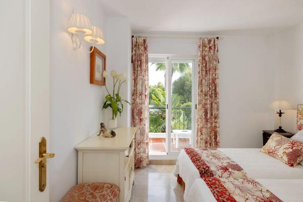 Terraced house for sale at Urbanización Los Naranjos de Marbella s/n , Marbella thumbnail 2